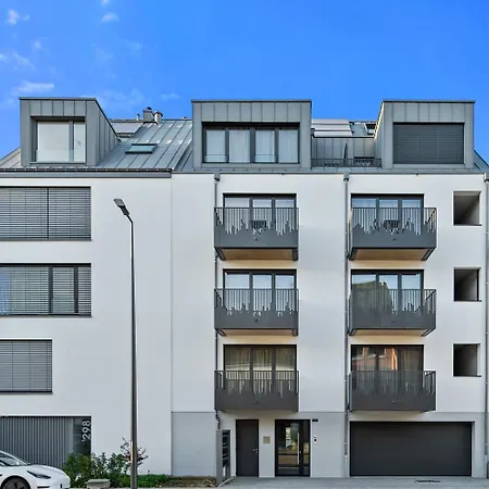 Vibrant Coliving With Comfort And Convenience
